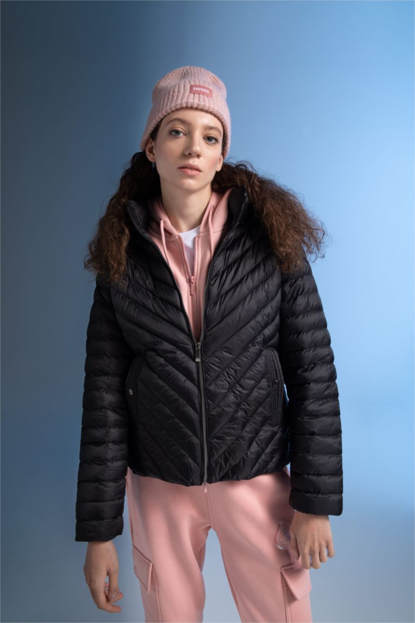 Woman Black Standard Fit Puffer Jacket