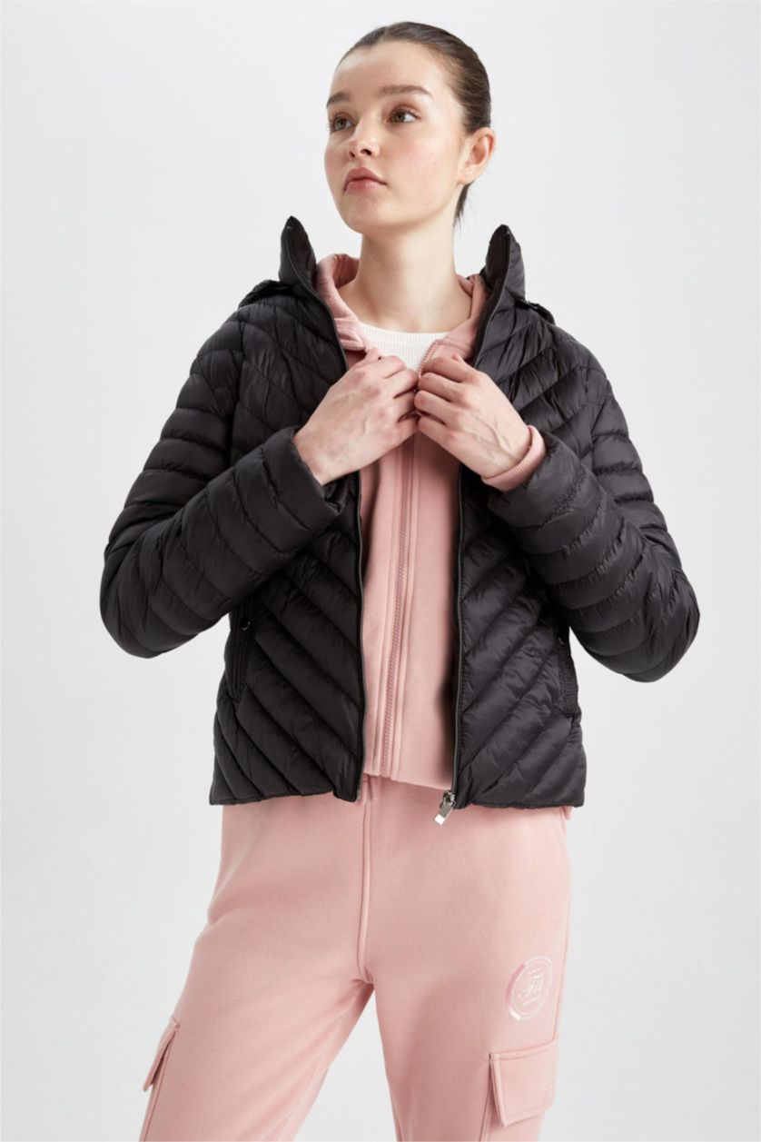 Woman Black Standard Fit Puffer Jacket