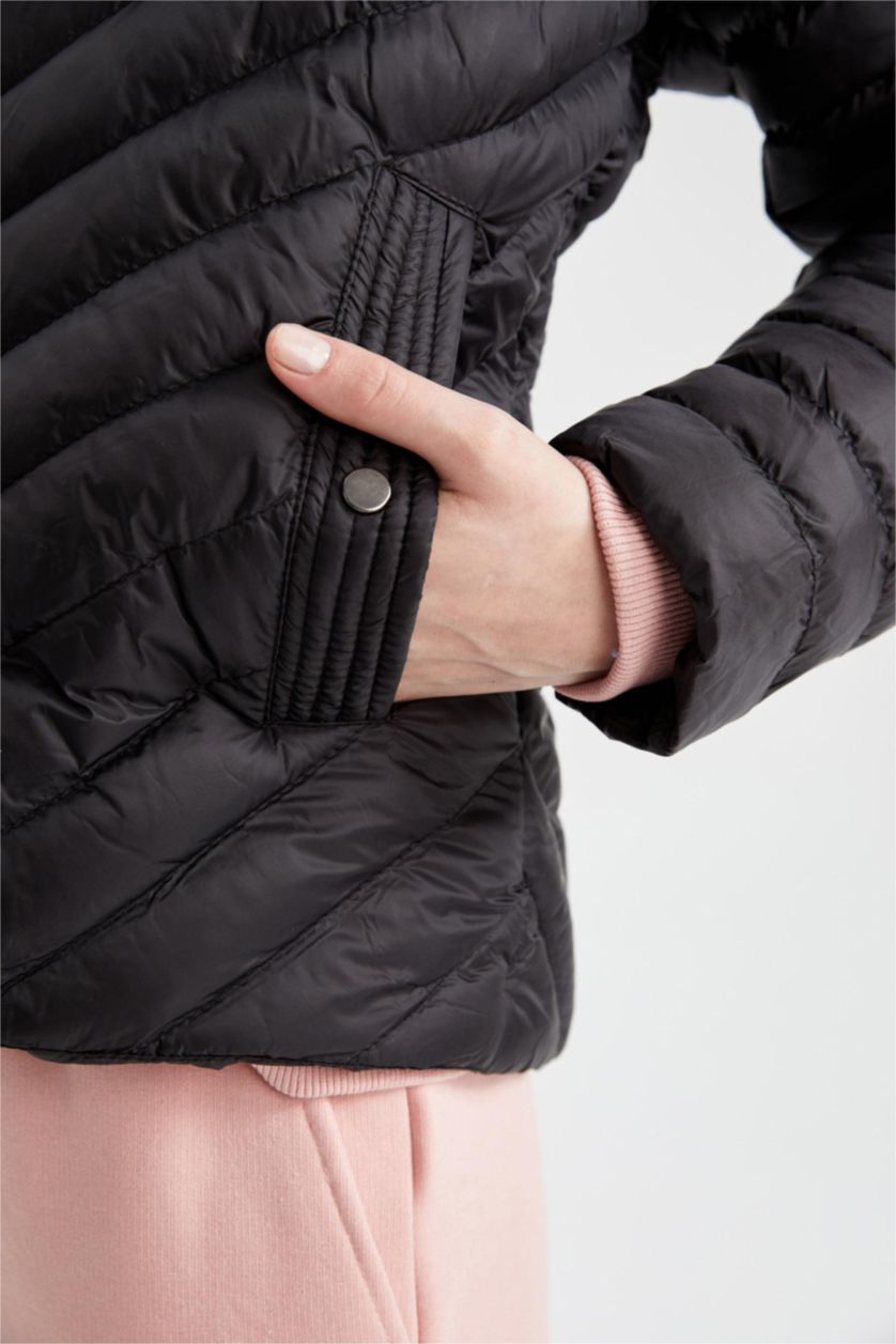 Woman Black Standard Fit Puffer Jacket