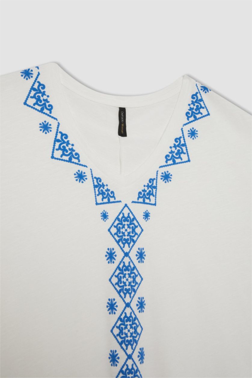 نساء بيج فاتح تيشيرت نص كم برقبة V