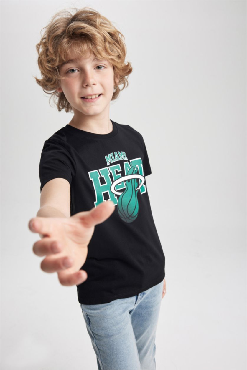 BOYS & TEENS Black Boys Defacto Fit NBA Miami Heat Licensed Regular Fit Crew Neck Short Sleeved T-Shirt
