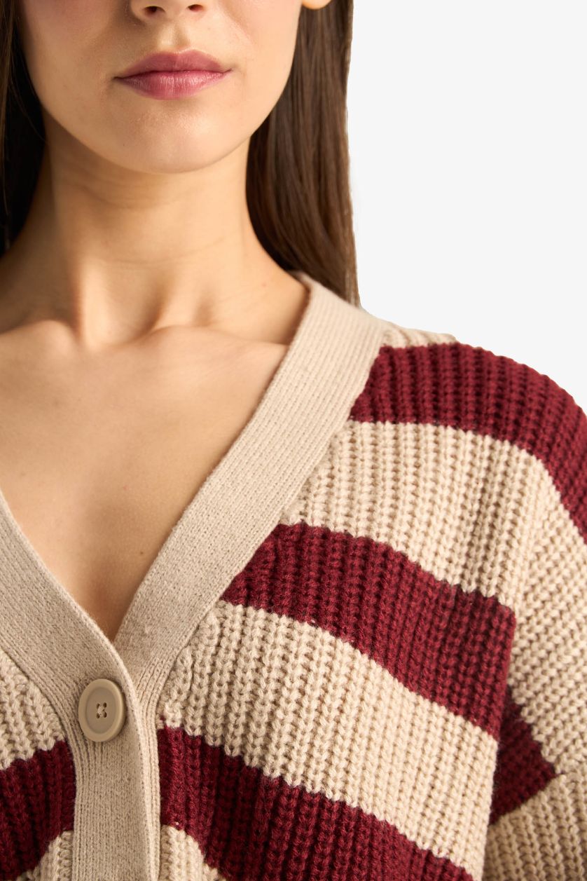 Kadın Bej Regular Fit V Yaka Çizgili Düğmeli Triko Hırka