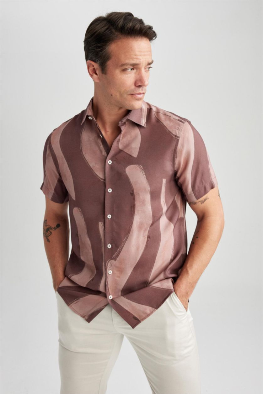 Ерлер Раушан заманауи пішім тұтас басып шығарылған Қысқа жеңді жейде