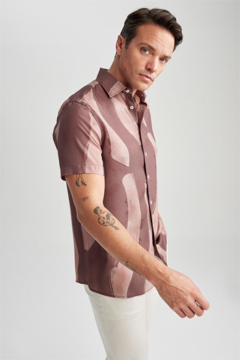 Ерлер Раушан заманауи пішім тұтас басып шығарылған Қысқа жеңді жейде