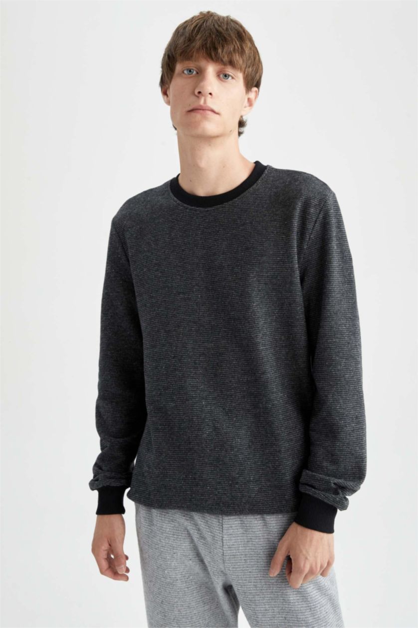 Man Black Regular Fit Sweatshirt