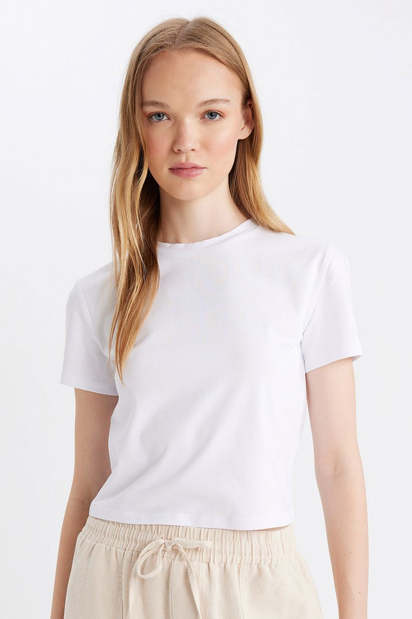 Kadın Beyaz Fitted Bisiklet Yaka Basic Düz Kısa Kollu Tişört