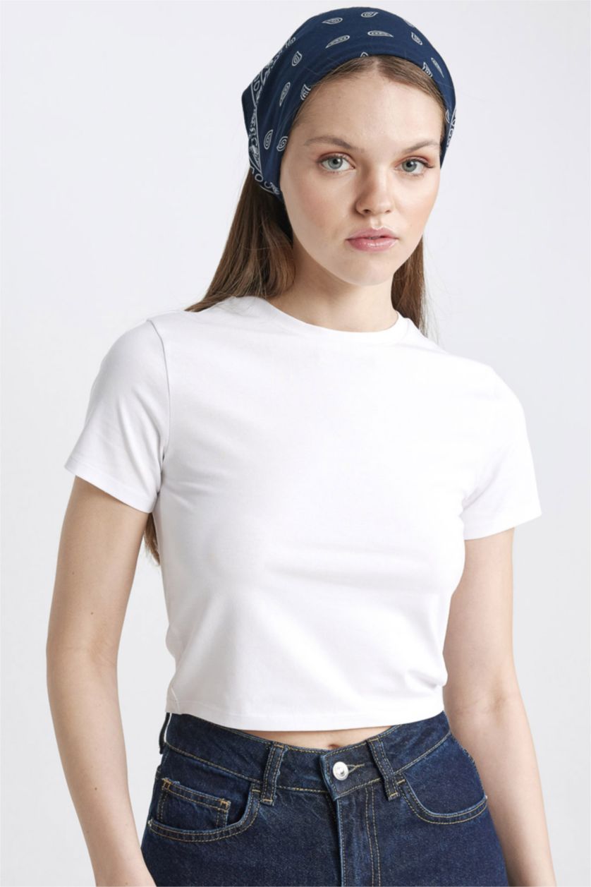 Woman White Slim Fit Short Sleeve T-Shirt