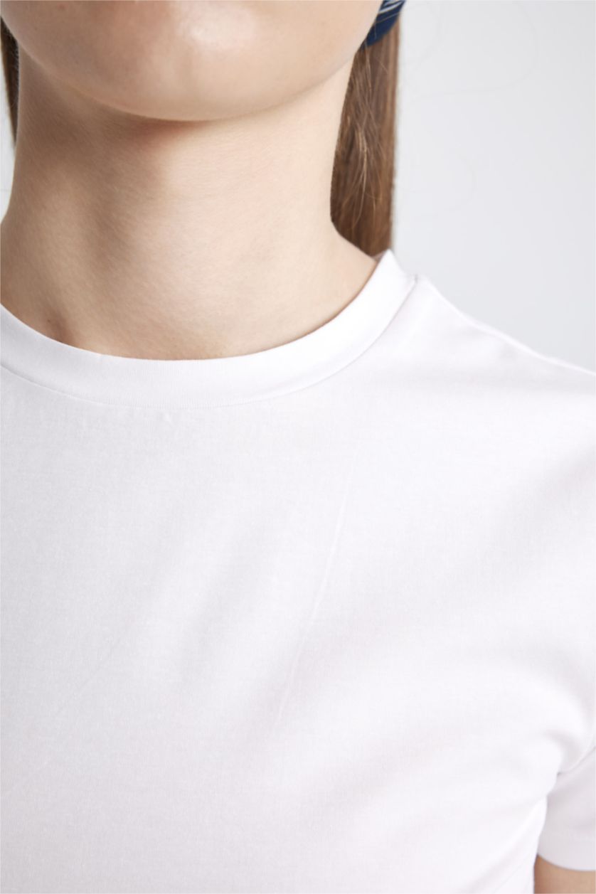 Woman White Slim Fit Short Sleeve T-Shirt