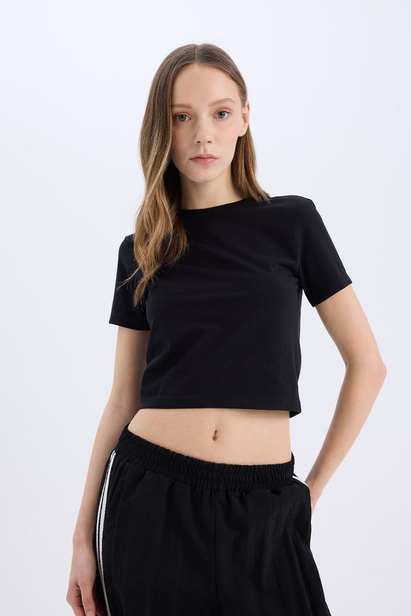 Kadın Siyah Fitted Bisiklet Yaka Basic Düz Kısa Kollu Tişört