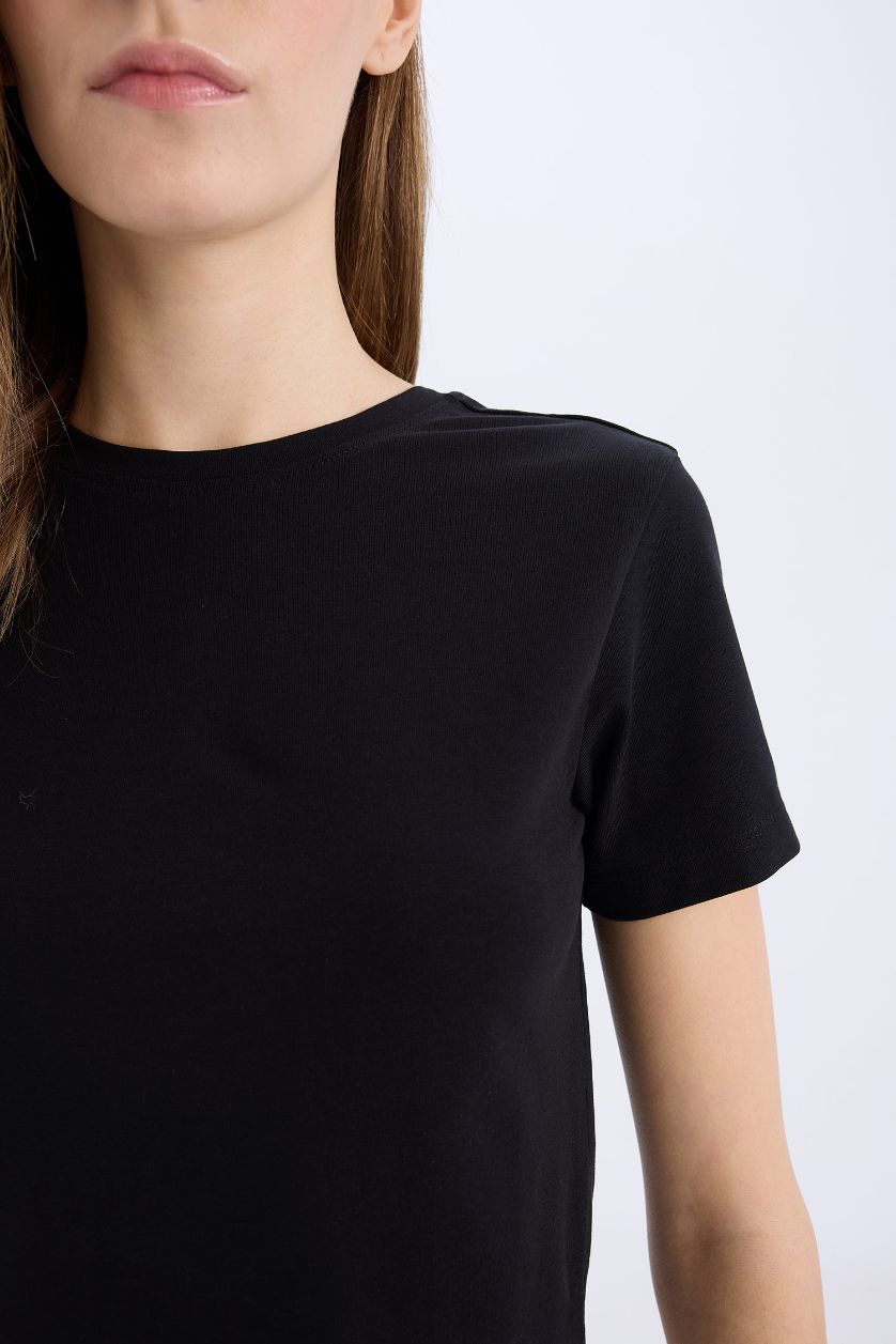 Kadın Siyah Fitted Bisiklet Yaka Basic Düz Kısa Kollu Tişört