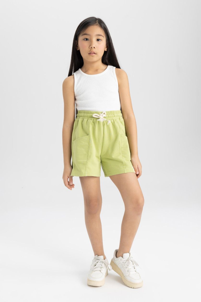 GIRLS & TEENS Light Green Girl Shorts with Pockets and Woven Label