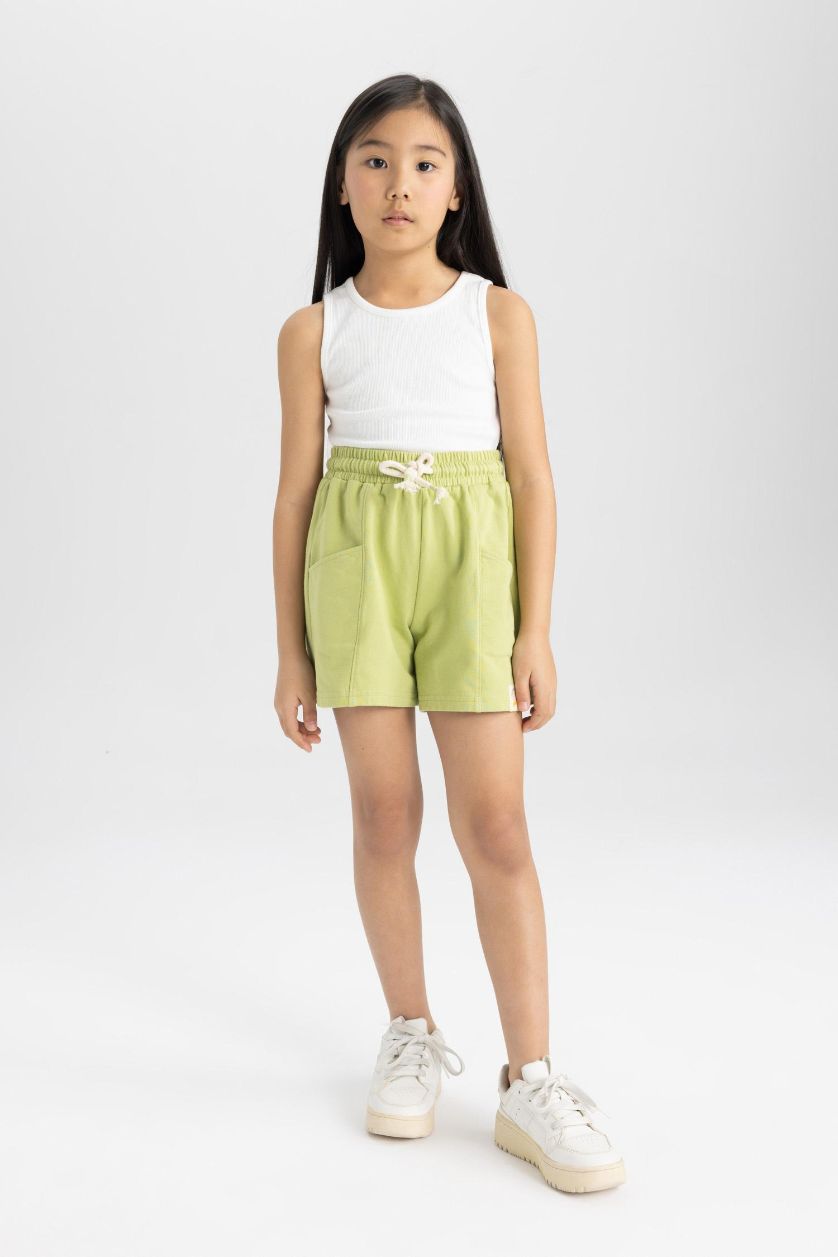 GIRLS & TEENS Light Green Girl Shorts with Pockets and Woven Label