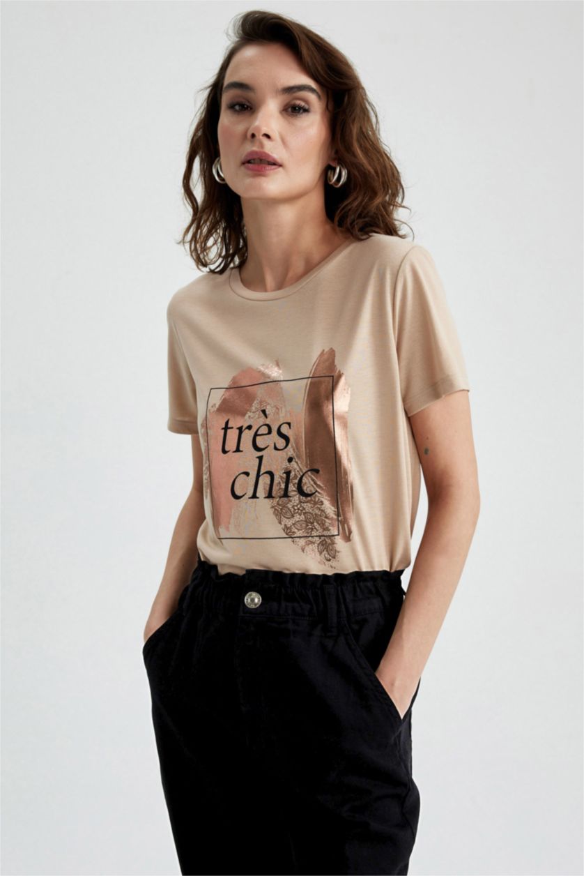 حريمي فيزوني داكن تي شيرت مطبوع بياقة مستديرة وقصة عادية