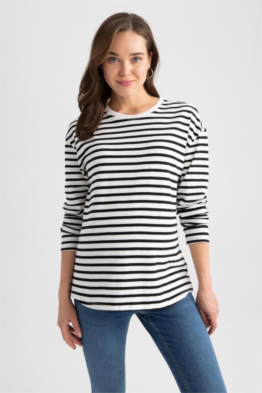 حريمي أبيض سويت شيرت مخطط حمل برقبة مستديرة