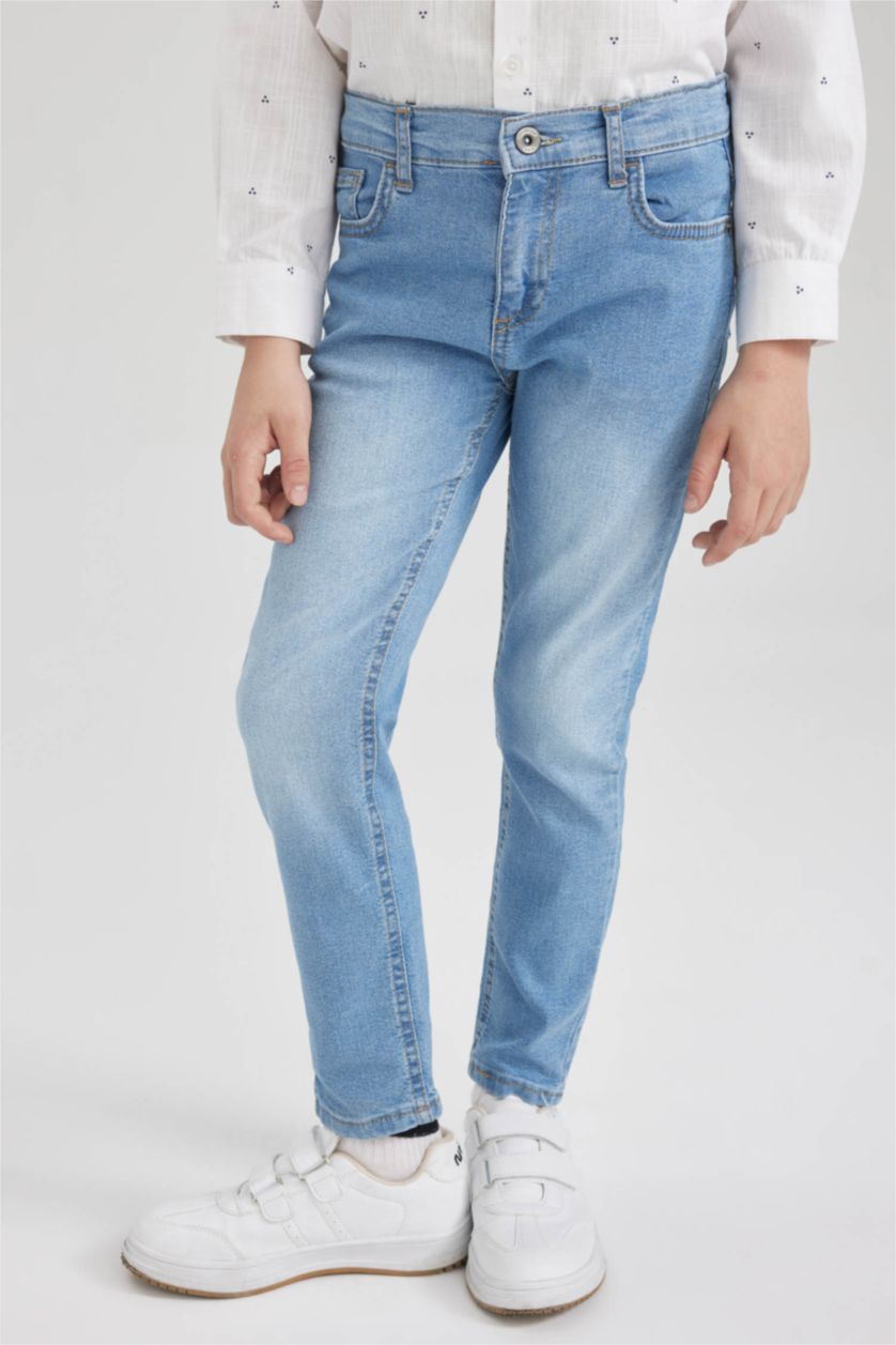 أولاد أزرق فاتح بنطلون جينز ولادي سليم فيت