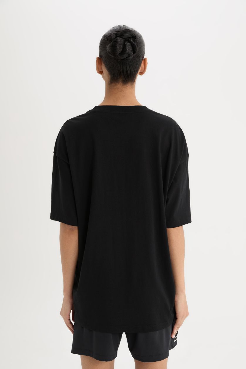 Женщины Черный Boxy Fit футболка с коротким рукавом и круглым вырезом с логотипом NBA от DeFactoFit