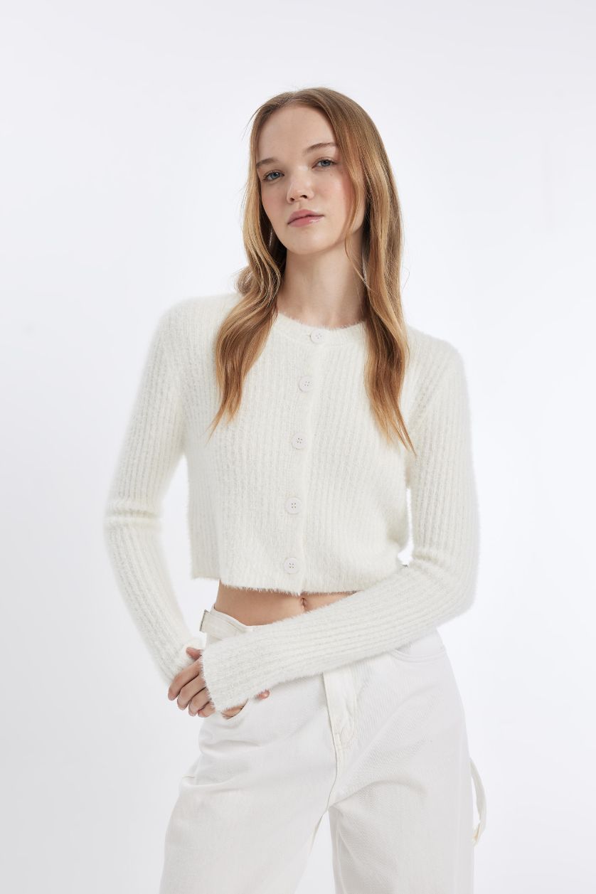 Kadın Ekru Slim Fit Dar Kesim Bisiklet Yaka Triko Hırka