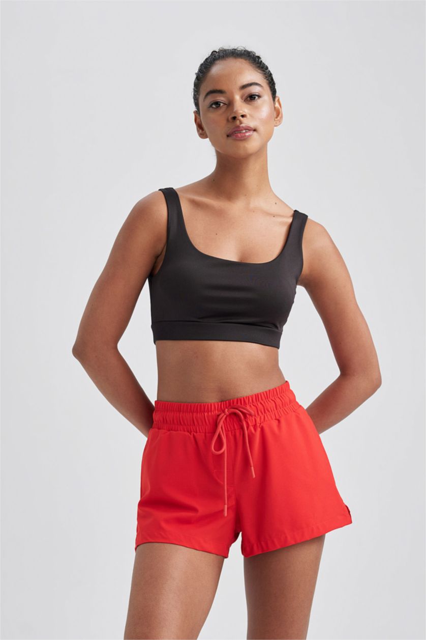 FEMME Rouge Short de Bain à Coupe Slim