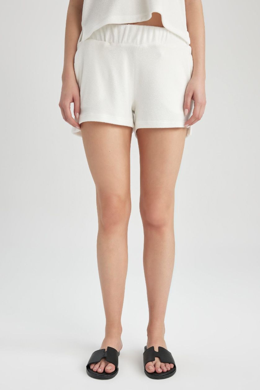 حريمي بيج فاتح شورت قصة عادية