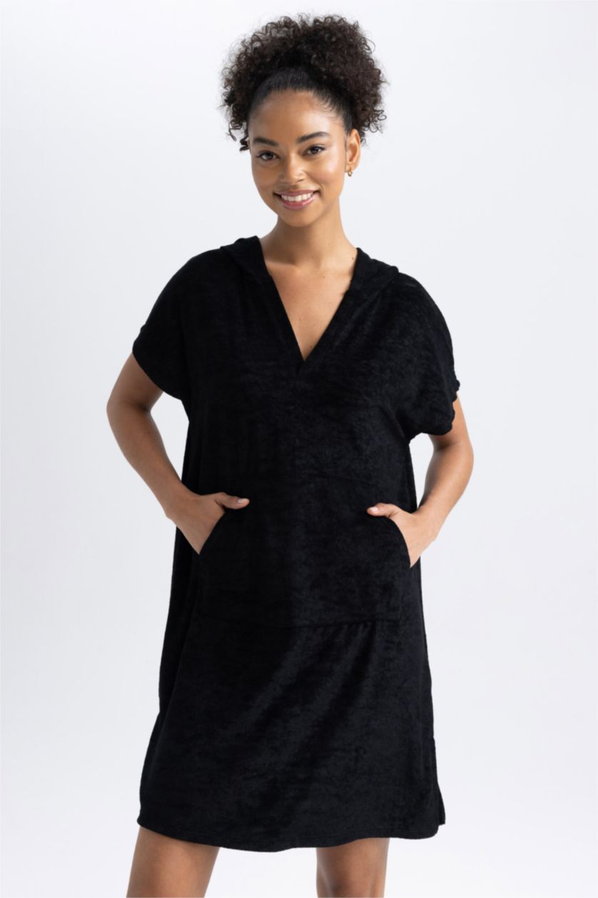 نساء أسود فستان من قماش المنشفة قصة عادية بدون كم بغطاء للرأس