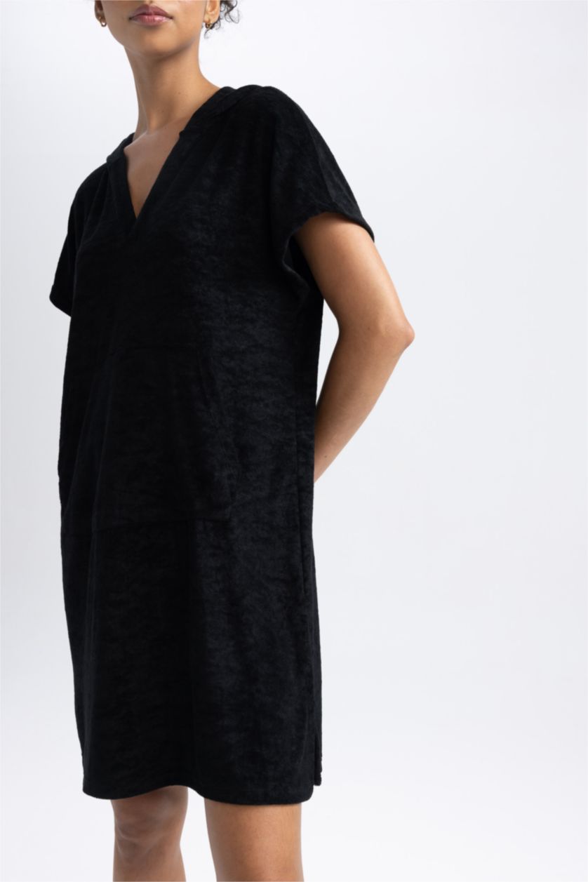 نساء أسود فستان من قماش المنشفة قصة عادية بدون كم بغطاء للرأس