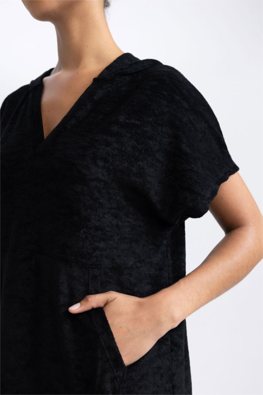 نساء أسود فستان من قماش المنشفة قصة عادية بدون كم بغطاء للرأس