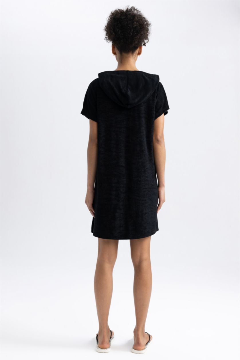 نساء أسود فستان من قماش المنشفة قصة عادية بدون كم بغطاء للرأس