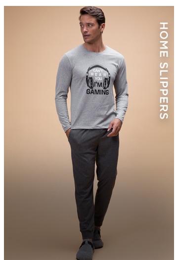 Responsive_LandingPageFreeStyleImages3 Shoes Kids-/Mobile/en_man_homeslippers_a4ff6bb5-01e1-4d88-96ab-75795c98db31_f5aab5aa-2da8-40f9-924f-744931007962_DI_365.jpg