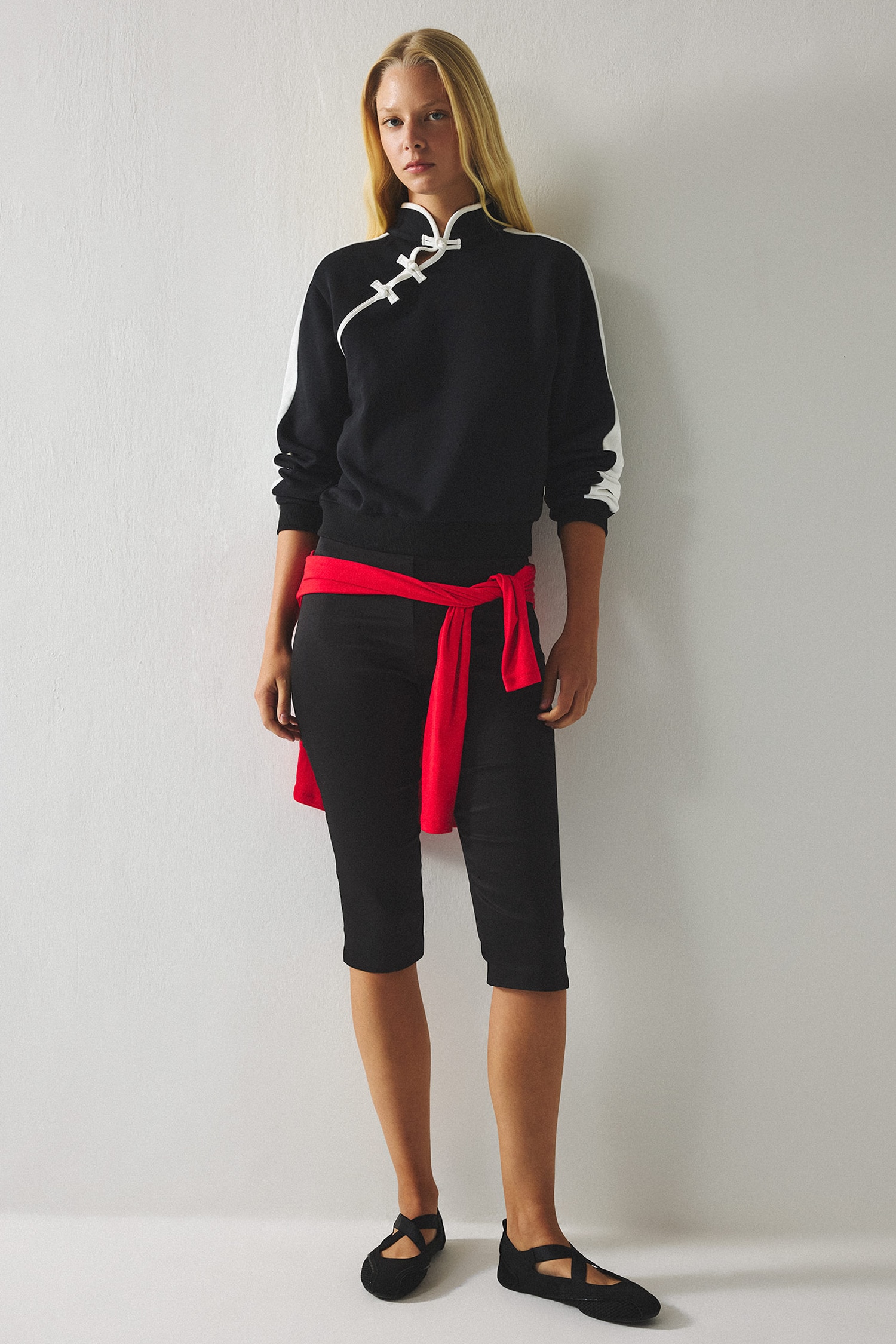 Kontrast Asimetrik Düğmeli Sweatshirt
