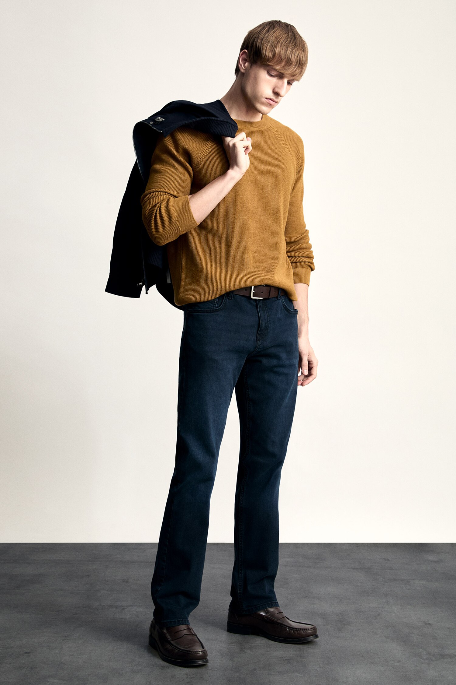 Standard Fit Crew Neck Basic Pullover
